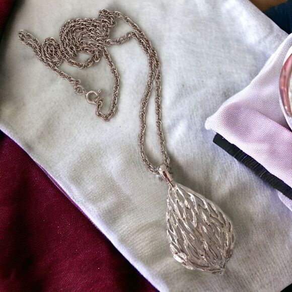 Modernist Necklace Open Work Teardrop Pendant Chunky Silver Tone Diamond Cut - Picture 9 of 16